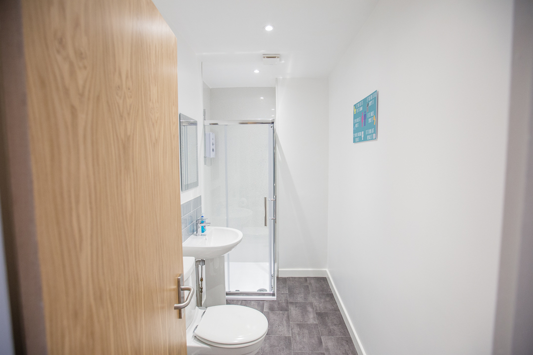 (18 of 64) Shower room 1 landscape