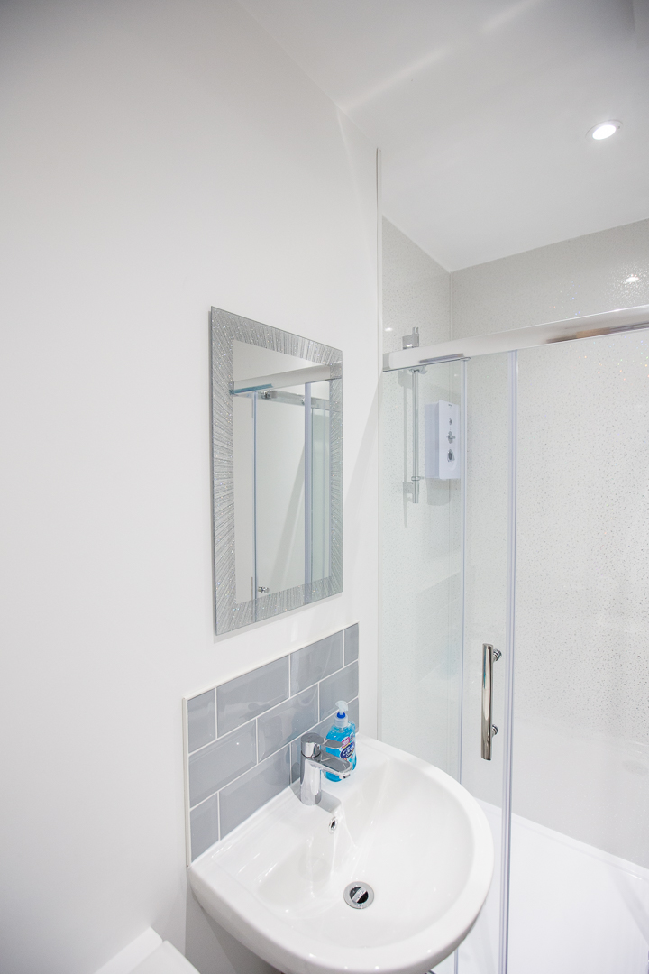 (20 of 64) Shower room 1 Sink
