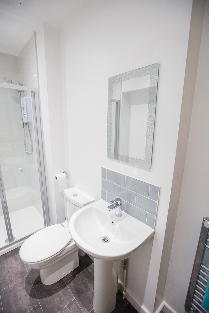 (23 of 64) Shower room 2 Sink Toilet
